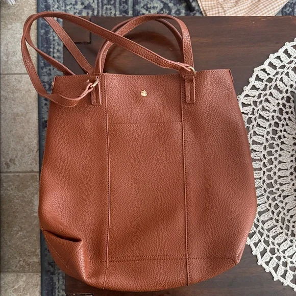 Elegant Brown Leather Tote Bag - Picture 7 of 10